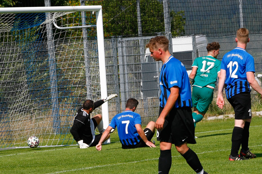 1. Mannschaft vs. TSV Bischofsgrün (24.07.2022) - 95