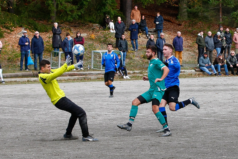 1. Mannschaft vs. TSV 1909 Obernsees (06.11.2022) - 22