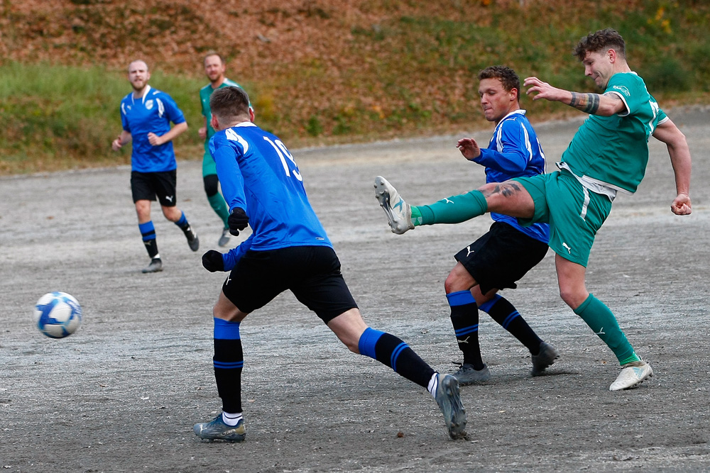1. Mannschaft vs. TSV 1909 Obernsees (06.11.2022) - 43