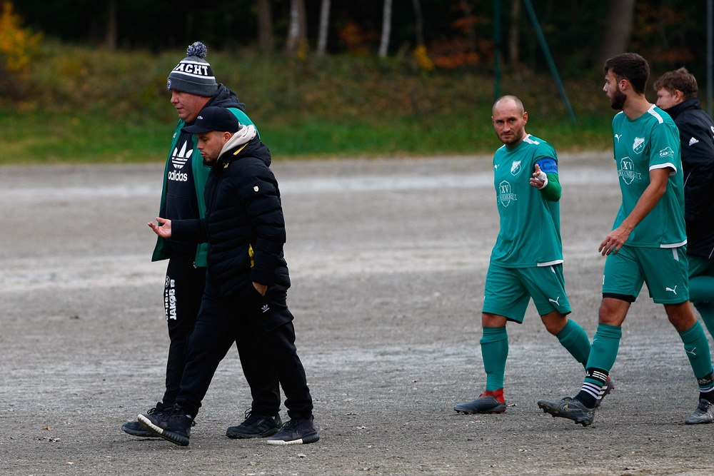 1. Mannschaft vs. TSV 1909 Obernsees (06.11.2022) - 49