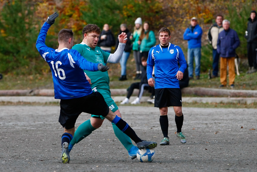 1. Mannschaft vs. TSV 1909 Obernsees (06.11.2022) - 65