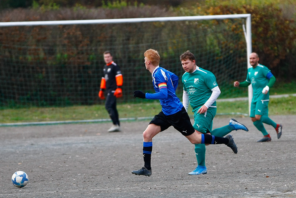 1. Mannschaft vs. TSV 1909 Obernsees (06.11.2022) - 69