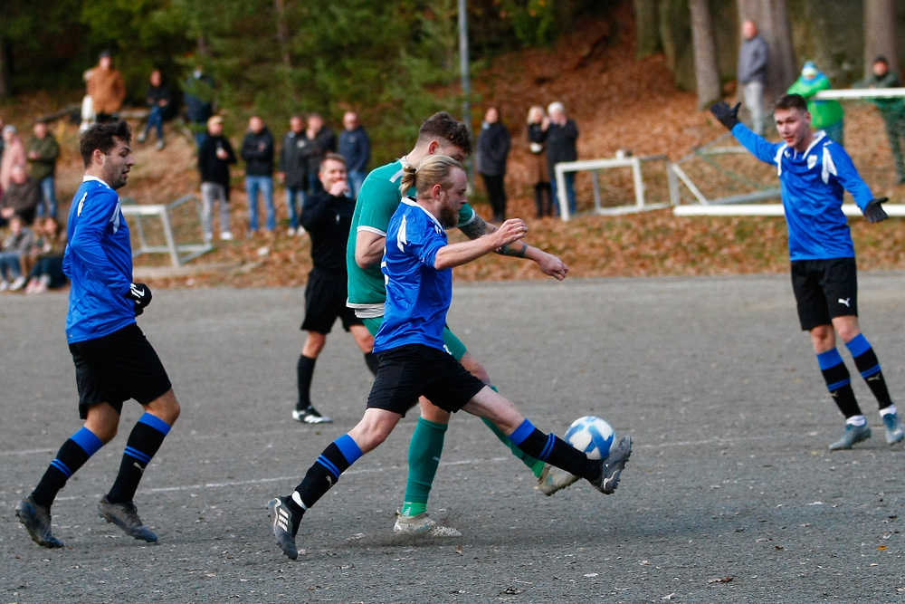 1. Mannschaft vs. TSV 1909 Obernsees (06.11.2022) - 77