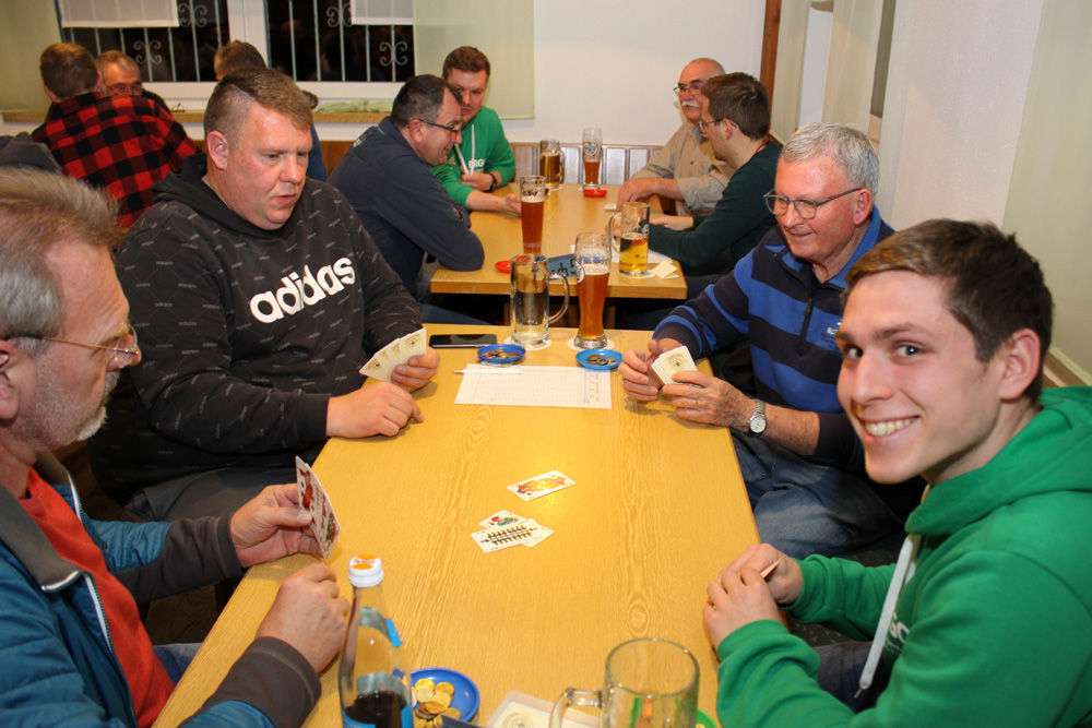 Traditionelles Preisschafkopf im TSV-Sportheim am Gründonnerstag 2023 - 8