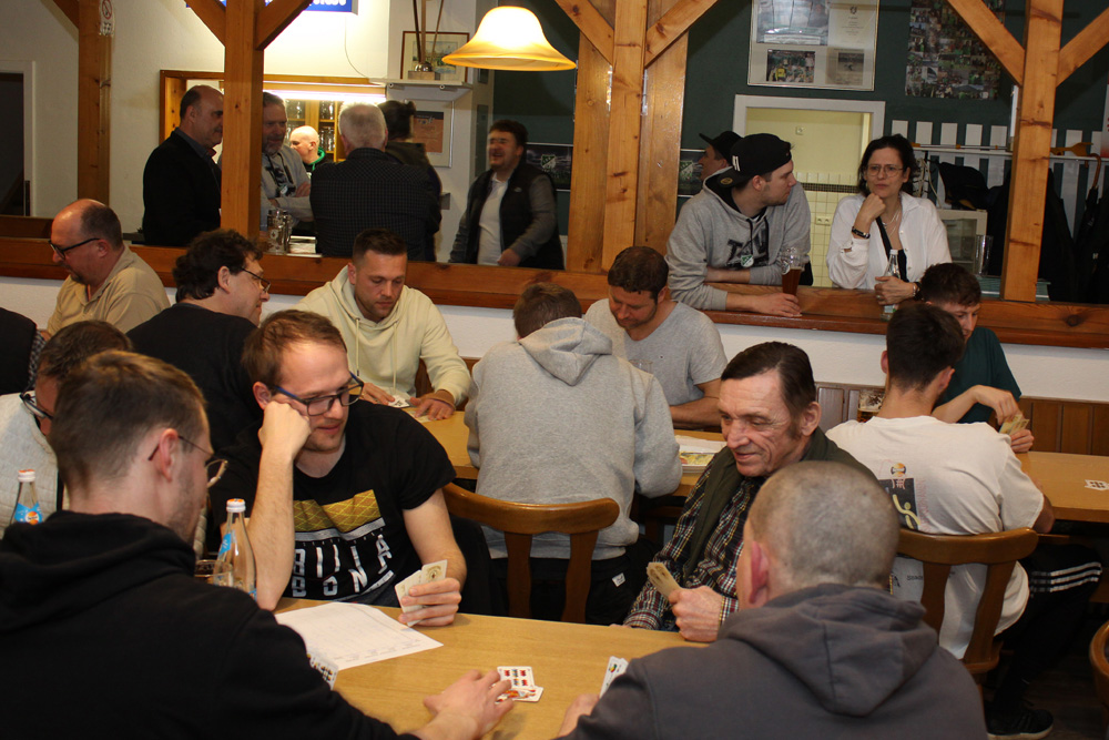 Traditionelles Preisschafkopf im TSV-Sportheim am Gründonnerstag 2023 - 11