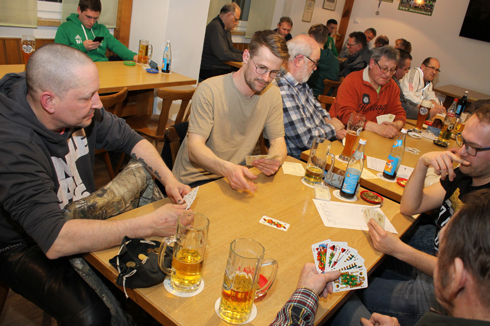 Traditionelles Preisschafkopf im TSV-Sportheim am Gründonnerstag 2023 - 14