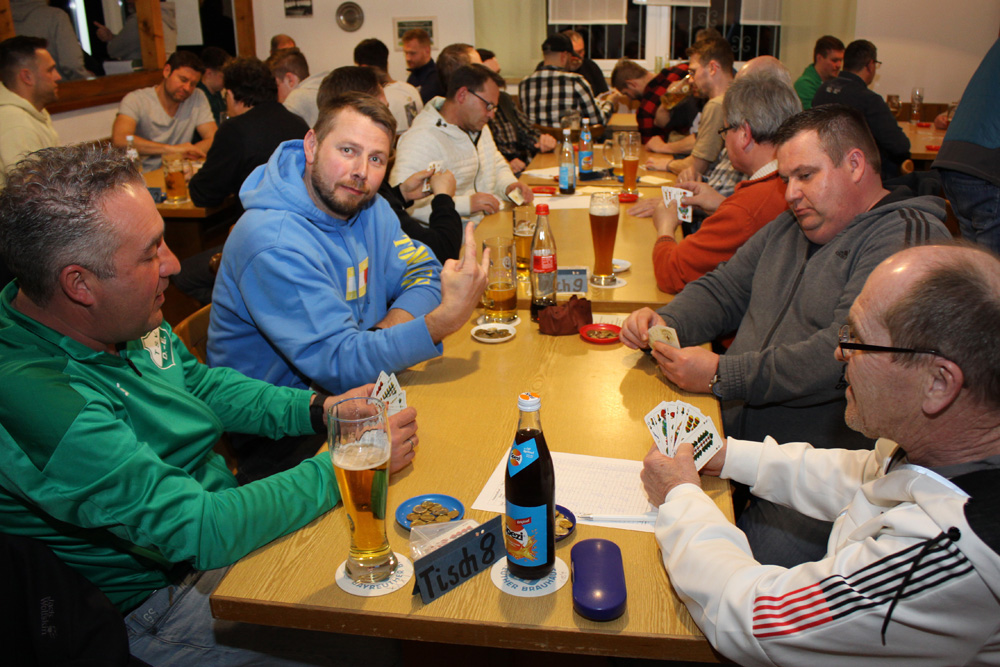Traditionelles Preisschafkopf im TSV-Sportheim am Gründonnerstag 2023 - 15