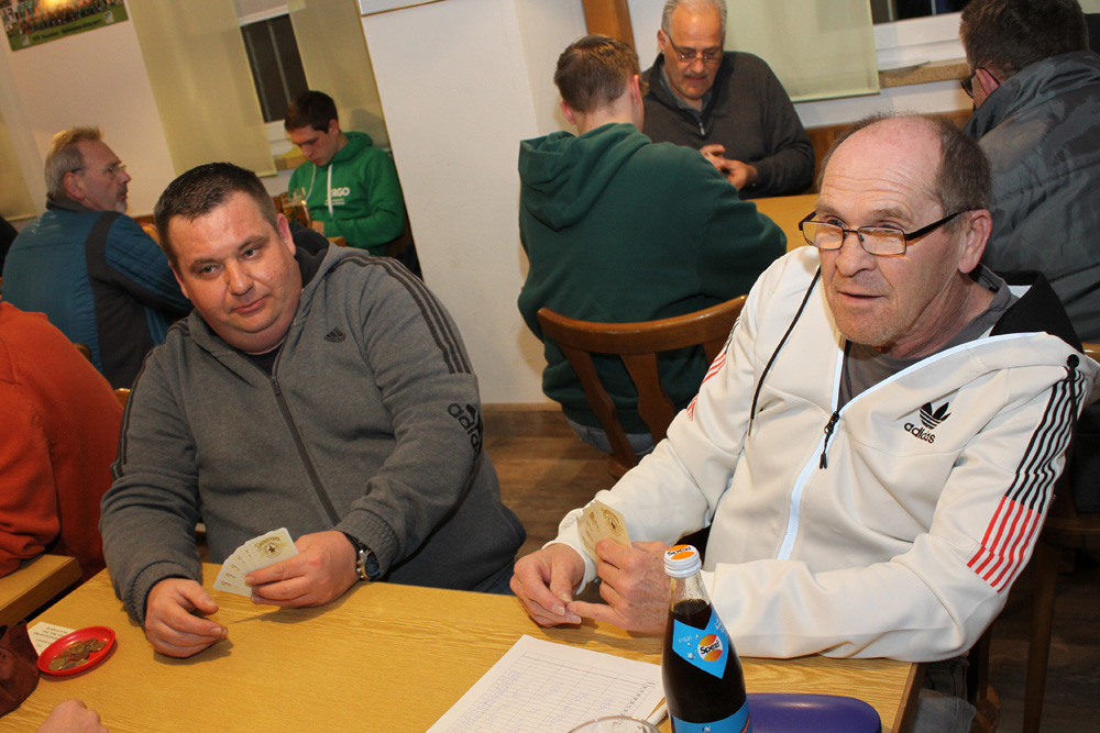 Traditionelles Preisschafkopf im TSV-Sportheim am Gründonnerstag 2023 - 16