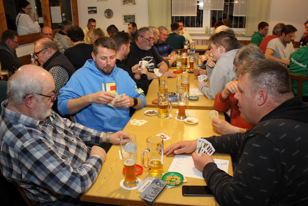 Traditionelles Preisschafkopf im TSV-Sportheim am Gründonnerstag 2023 - 29