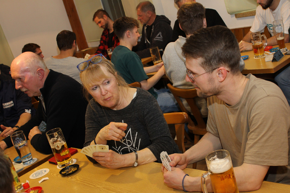 Traditionelles Preisschafkopf im TSV-Sportheim am Gründonnerstag 2023 - 33