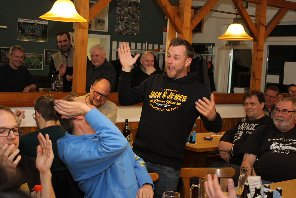 Traditionelles Preisschafkopf im TSV-Sportheim am Gründonnerstag 2023 - 44