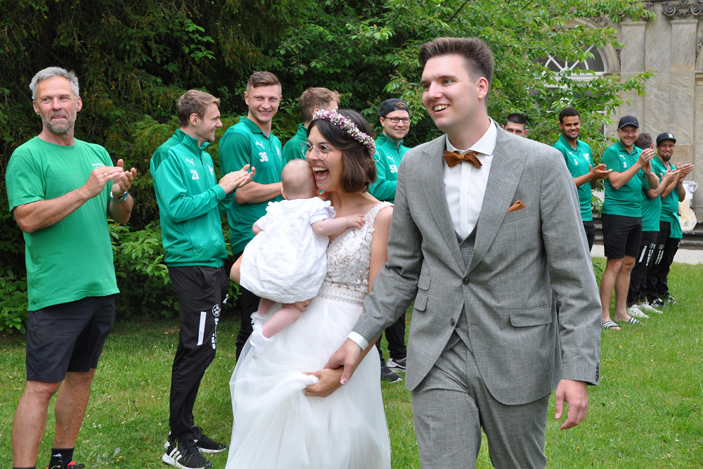 Hochzeit unseres Trainer von der 2. Mannschaft TSV Donndorf Nicolas Meixner mit seiner Kirstin am 10.6.2023 in Donndorf - 2