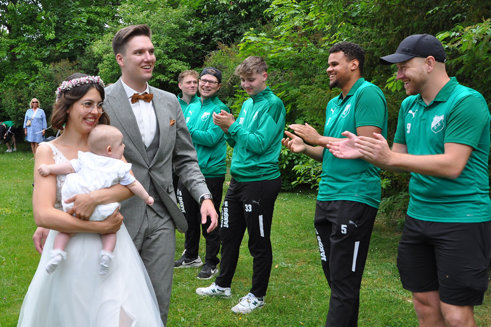 Hochzeit unseres Trainer von der 2. Mannschaft TSV Donndorf Nicolas Meixner mit seiner Kirstin am 10.6.2023 in Donndorf - 7