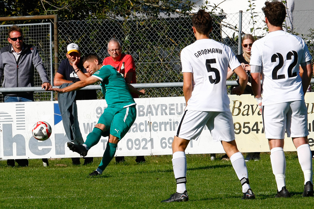 1. Mannschaft vs. 1. FC Creußen (01.10.2023) - 8