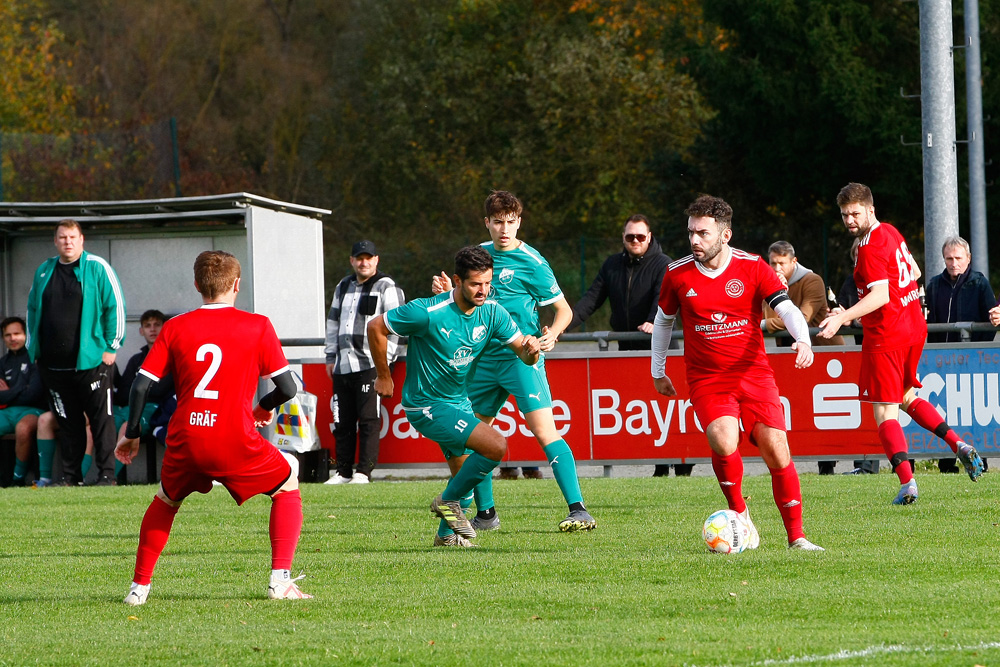 1. Mannschaft vs. SV 1921 Heinersreuth (01.11.2023) - 9