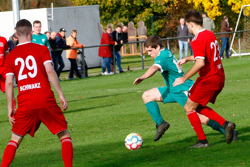 1. Mannschaft vs. SV 1921 Heinersreuth (01.11.2023) - 25