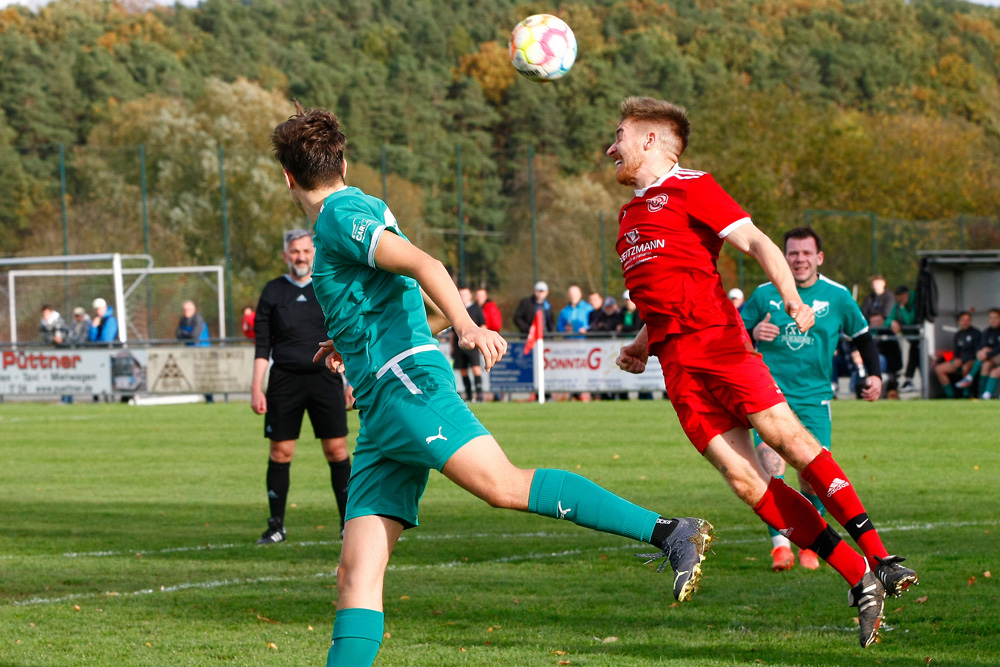 1. Mannschaft vs. SV 1921 Heinersreuth (01.11.2023) - 37