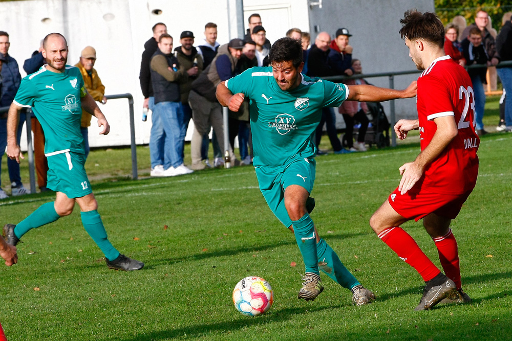 1. Mannschaft vs. SV 1921 Heinersreuth (01.11.2023) - 43