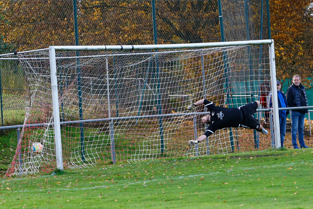 1. Mannschaft vs. SV 1921 Heinersreuth (01.11.2023) - 62