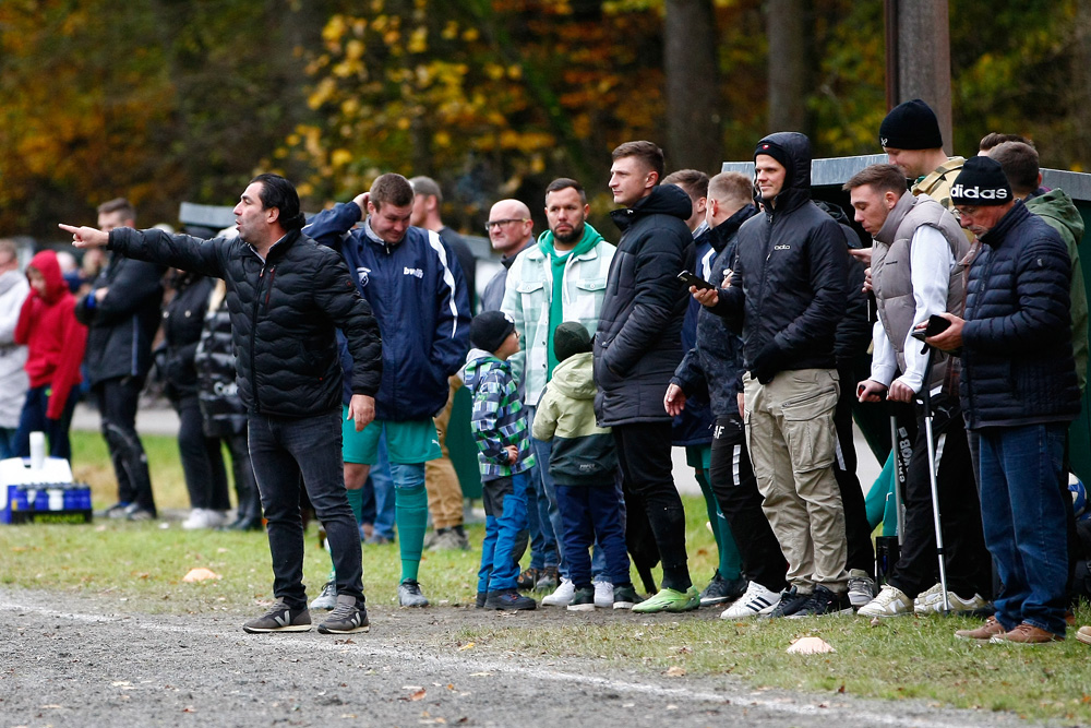 1. Mannschaft vs. FSV Schnabelwaid (04.11.2023) - 35