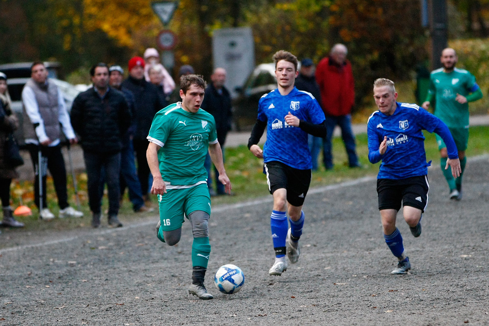 1. Mannschaft vs. FSV Schnabelwaid (04.11.2023) - 68