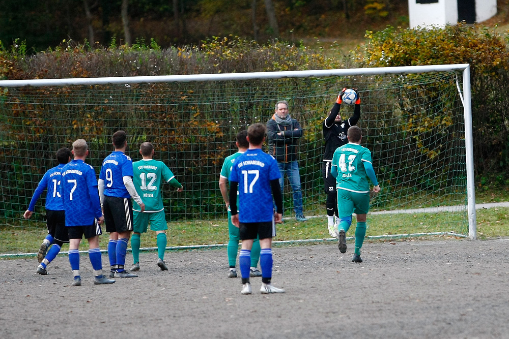 1. Mannschaft vs. FSV Schnabelwaid (04.11.2023) - 73