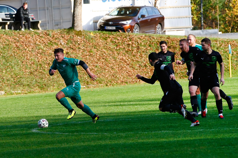 1. Mannschaft vs VfR Katschenreuth II (03.11.2024) - 33